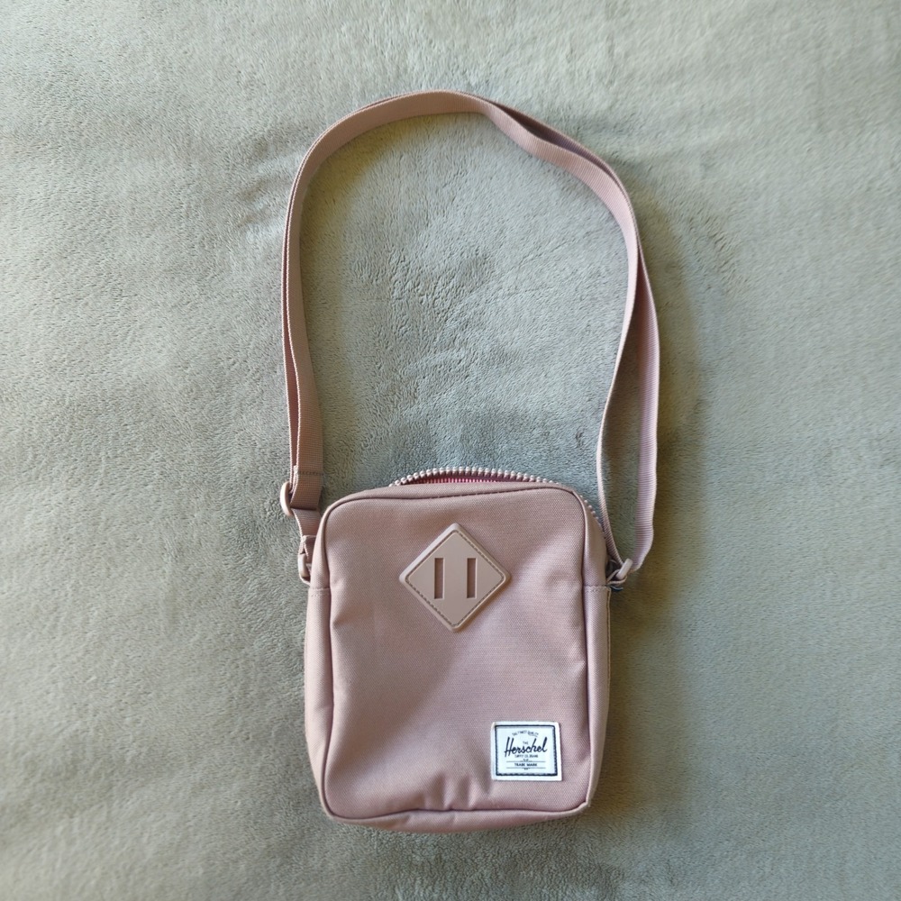 Herschel Heritage Shoulder Bag Unisex OS Pink Crossbody Lash Tab EUC